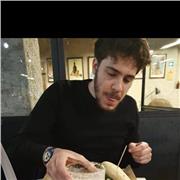 Studente laureando impartisce lezioni a liceali e non